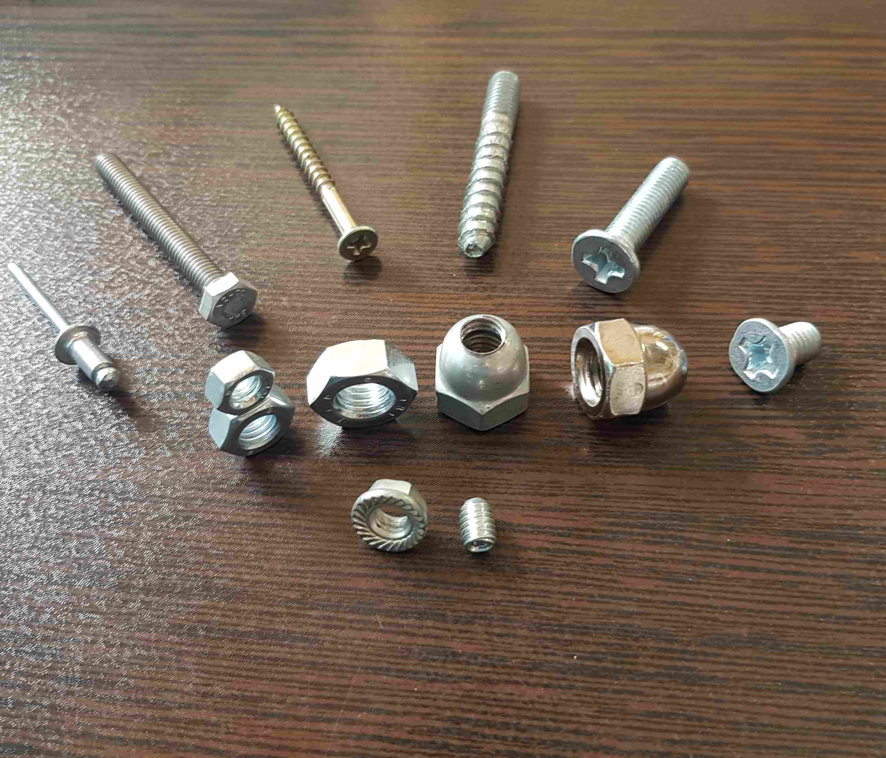 پیچ و مهره آدورف